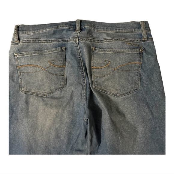 DKNY Light Washed Skinny Jeans size 8 - Picture 3 of 5